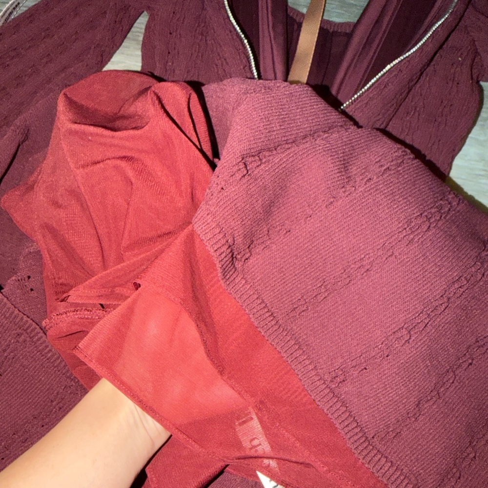 Hose of CB Evalina wine knit corset dress - Picture 13 of 16